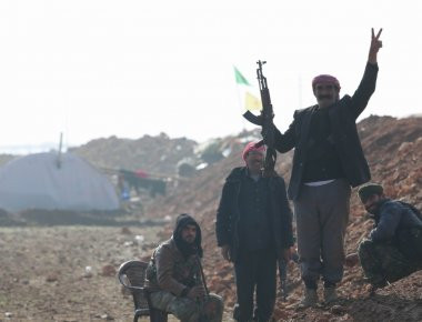 Εγκλήματα πολέμου: Γυναικόπαιδα «υψώνουν» ασπίδα για τους μαχητές τους ISIS στην Ράκκα